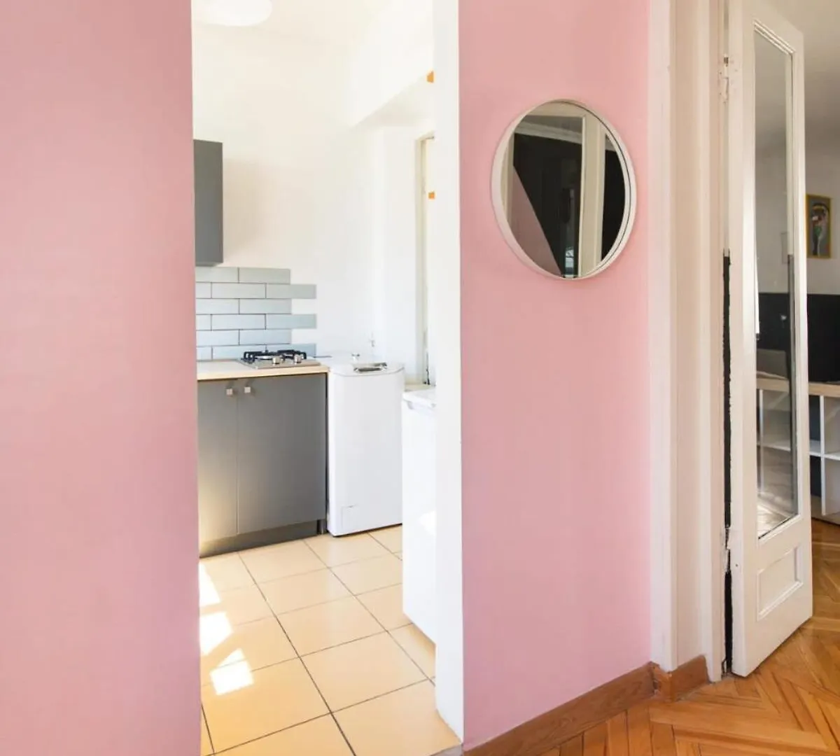 Chic Studio Apt Near Stamba &Rustaveli - By Wehost Tbilisi 0*,  Georgien